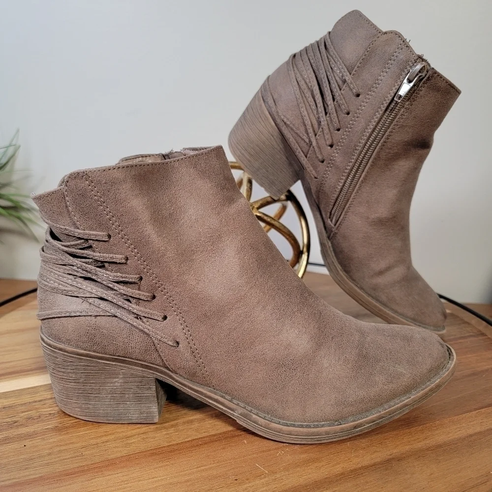Very Volatile Vegan Leather Ankle Boots Size 8